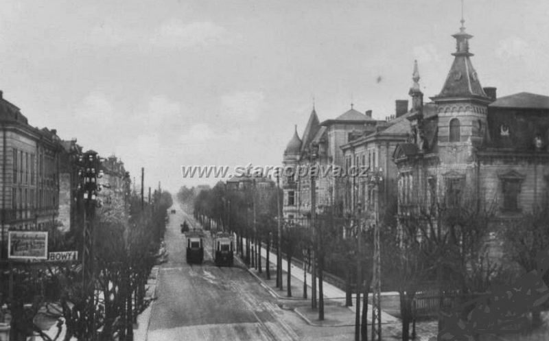 olomoucka (12).jpg - Pohled z viaduktu směrem k nemocnici. 30.léta 20.století